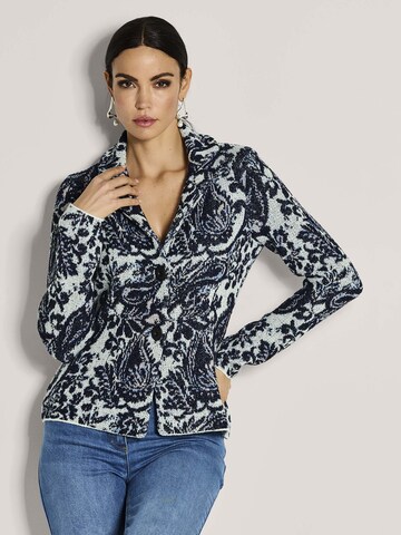 MADELEINE Strickjacke in Blau: Vorderseite