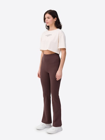 évasé Pantalon de sport 4F en marron