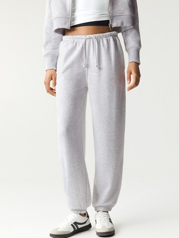 Pull&Bear Tapered Broek in Grijs: voorkant