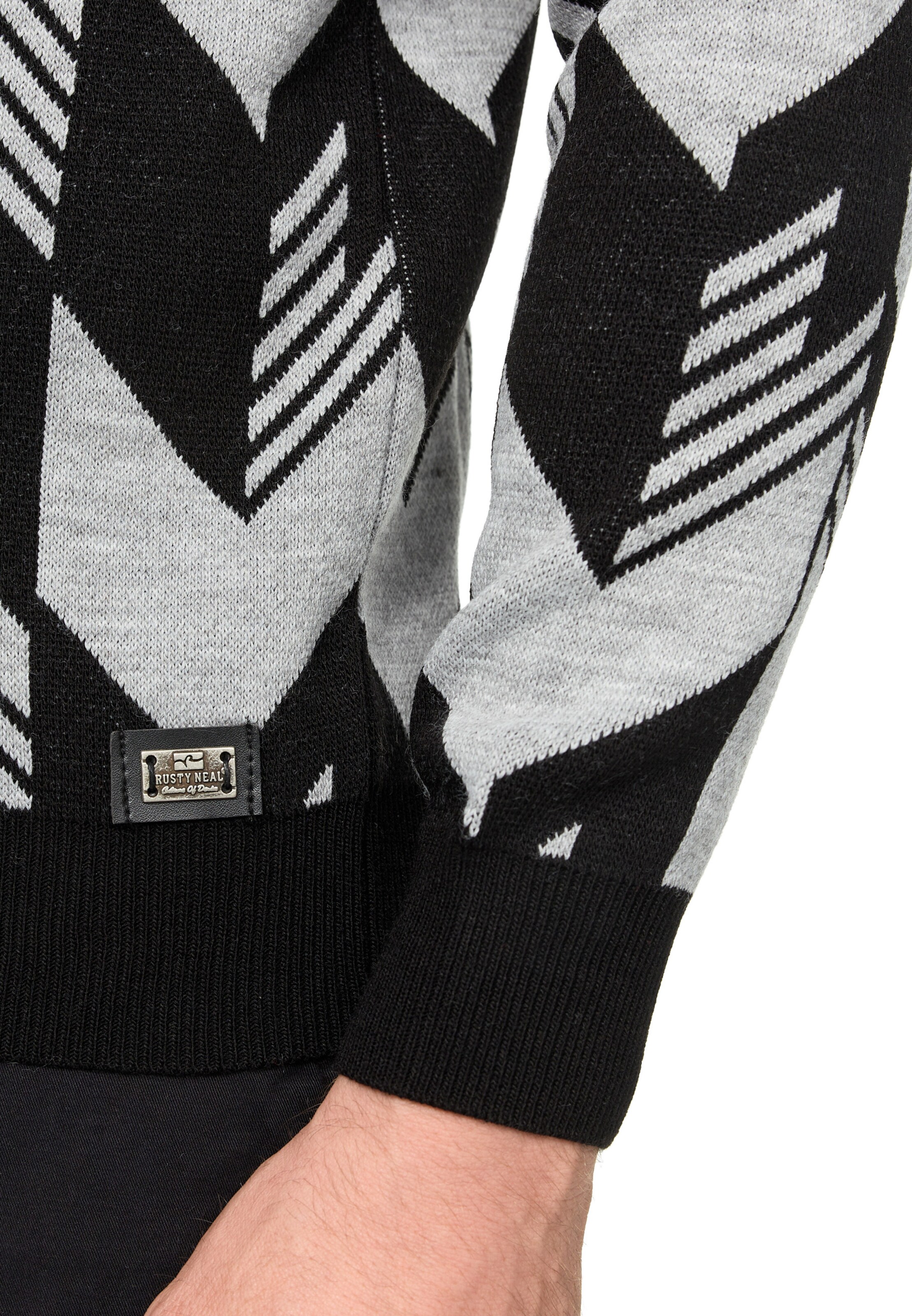 Rusty Neal Pullover in Schwarz