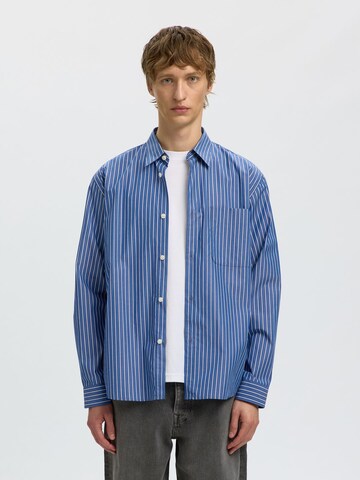 SELECTED - Camisa en azul: frente