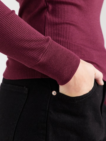 GAP - Camisa em vermelho