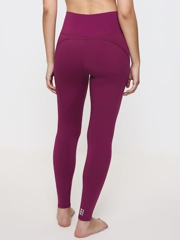 TRIUMPH Skinny Leggings in Purple