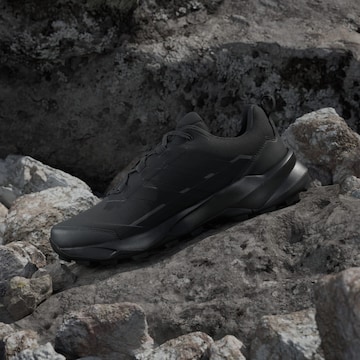 ADIDAS TERREX Χαμηλό παπούτσι 'Skychaser AX5' σε μαύρο