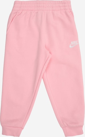 Nike Sportswear Tapered Housut 'CLUB FLEECE' värissä vaaleanpunainen: etupuoli
