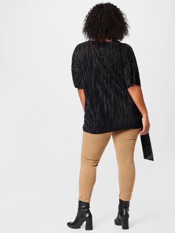 River Island Plus - Blusa en negro