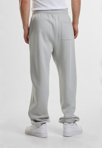 Effilé Pantalon 'LA Dynasty' Mister Tee en gris