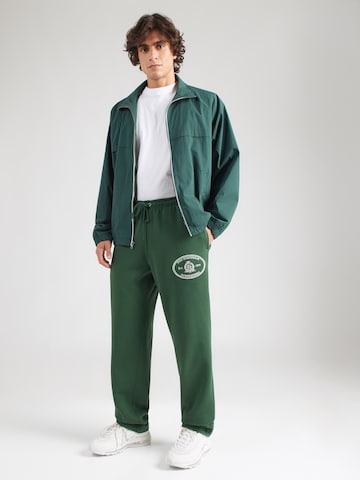 Nike Sportswear Tapered Trousers 'Club' in Green