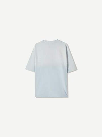 Tricou de la Bershka pe albastru