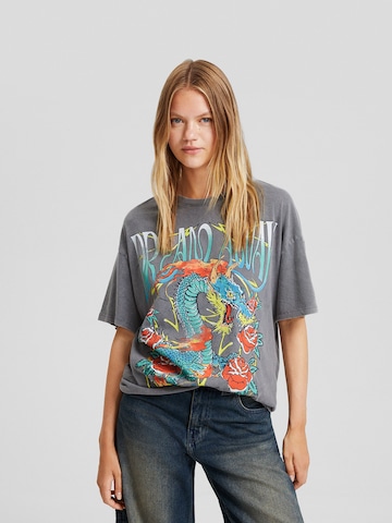 T-shirt Bershka en gris : devant