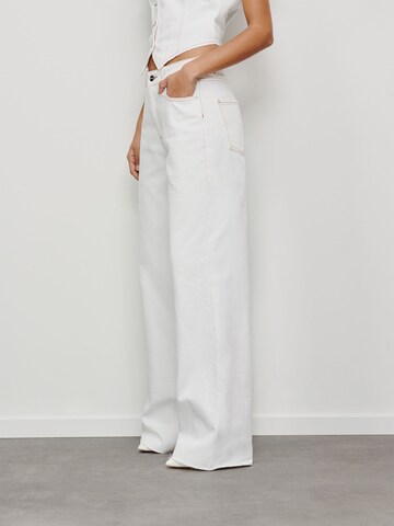 Wide leg Jeans di RÆRE by Lorena Rae in bianco: frontale