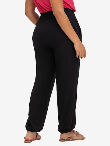 SHEEGO - Tapered Pantalón en negro