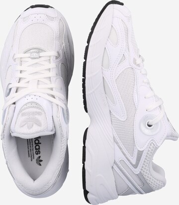 Baskets basses 'Astir' ADIDAS ORIGINALS en blanc