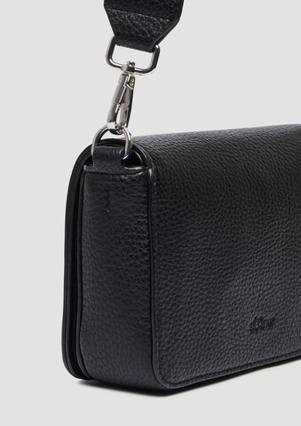 s.Oliver Umhängetasche in Schwarz