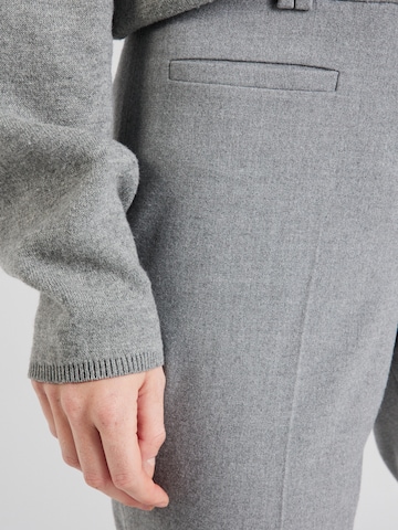 Regular Pantalon à plis 'HEDY' MORE & MORE en gris