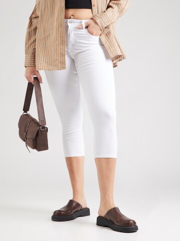 Coupe slim Jean 'CARWILLY' ONLY Carmakoma en blanc : devant