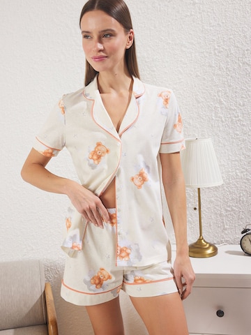 Trendyol Shorty in Beige: front