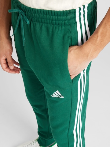 ADIDAS SPORTSWEAR Zúžený strih Športové nohavice 'Essentials' - Zelená