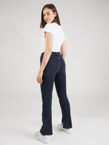 LEVI'S ® Bootcut Jeans '725' in Blau
