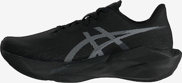 ASICS - Sapatilha de corrida 'Novablast 6' em preto: frente