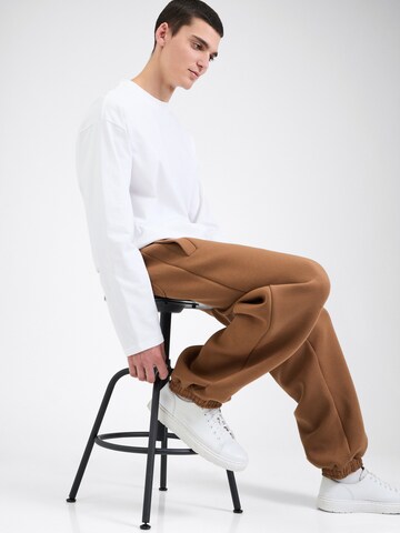Tapered Pantaloni 'Simon' di WEEKDAY in marrone
