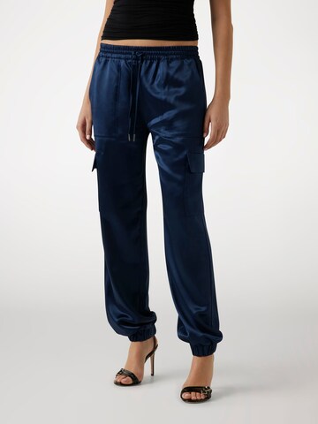 GUESS Tapered Pants 'New Marzia' in Blue: front