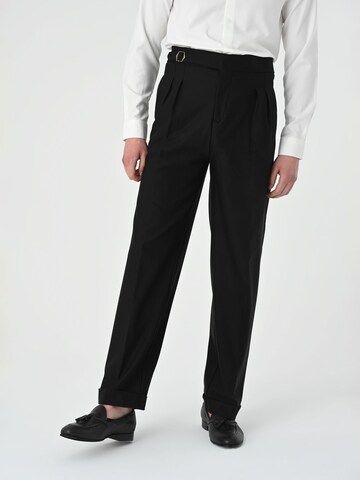 Antioch Regular Pleat-front trousers in Black