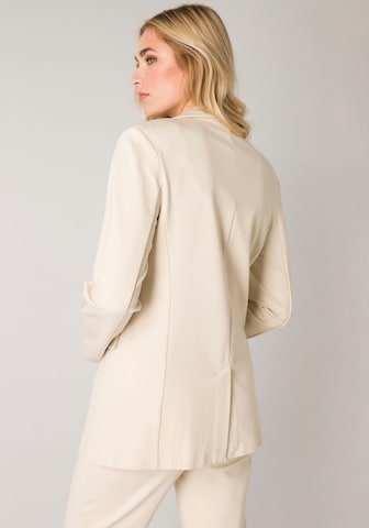 BASE LEVEL Blazer in Beige