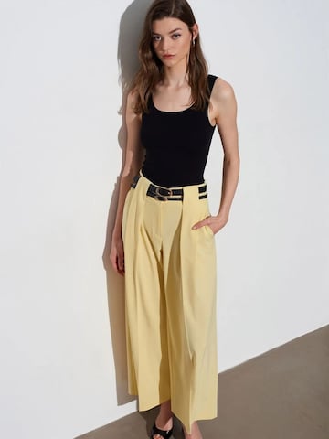 Dilvin Wide leg Pants in Yellow