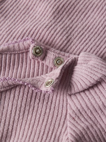 NAME IT Strampler in Lila