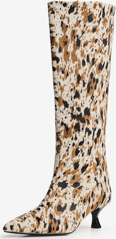 Cizme de la Bershka pe mai multe culori: față