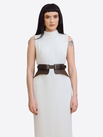 Haute Cuir - Cinturón 'Crescent Peplum Belt' en marrón: frente