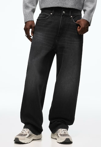 Bershka Baggy Jeans in Black: front