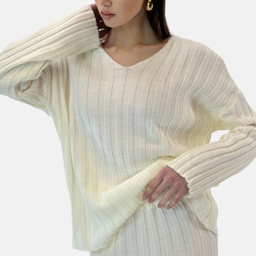 Elara Workwear in White