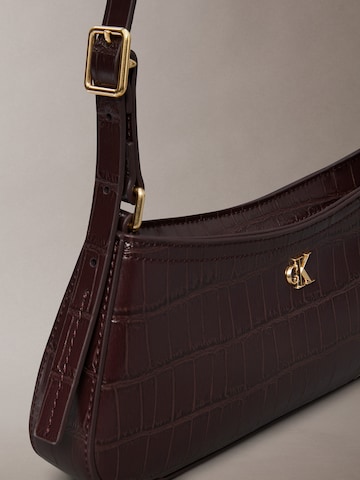Calvin Klein - Bolso de hombro en rojo