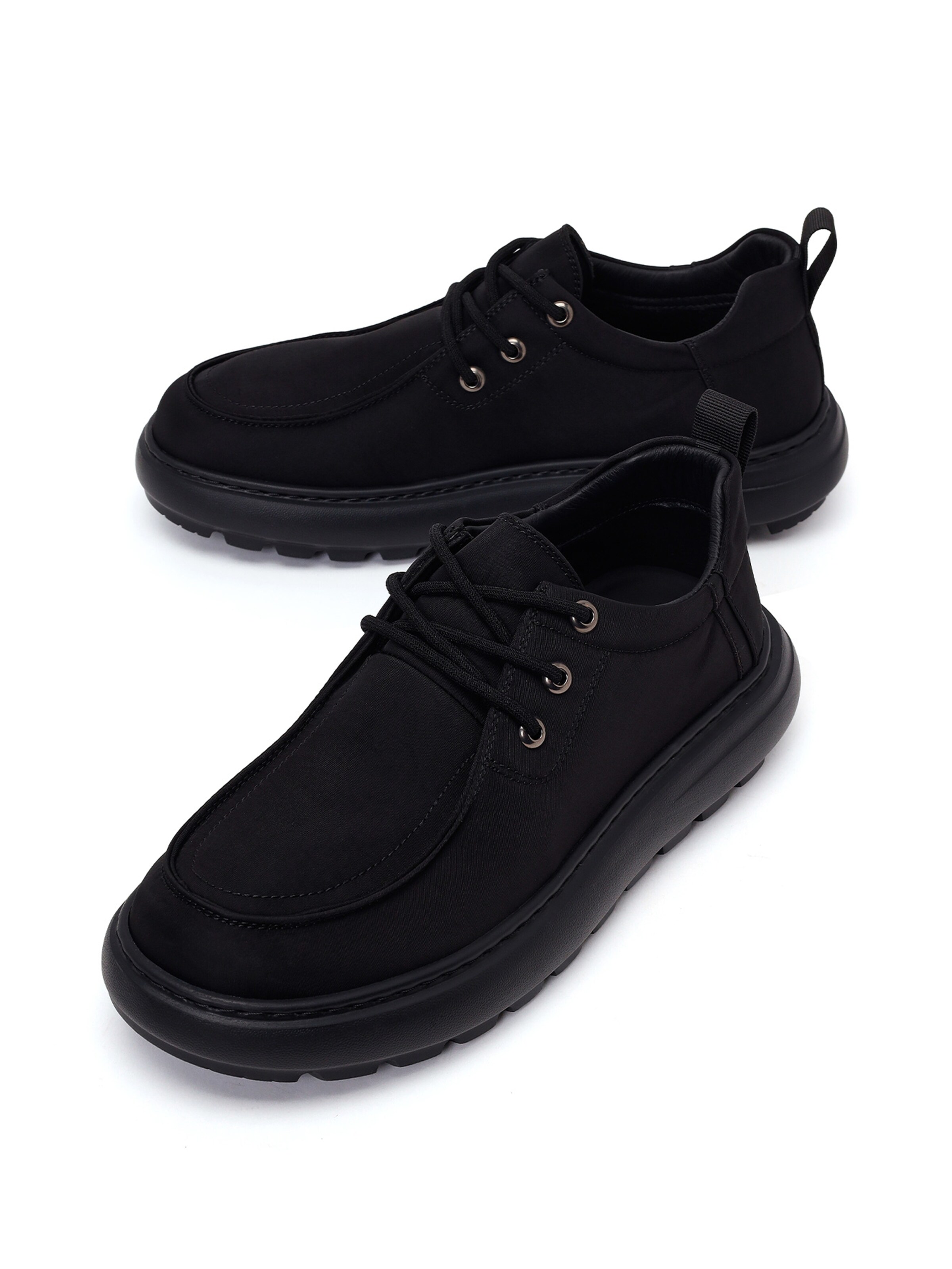 Derimod - Sapato com atacadores em preto