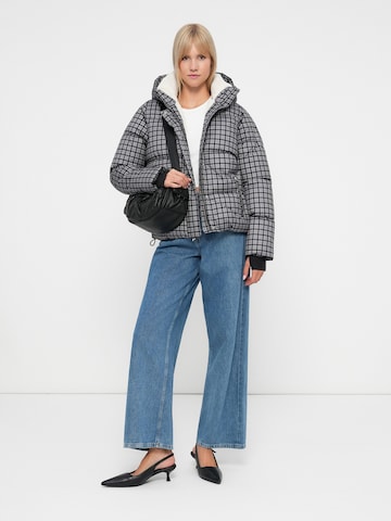 HOLLISTER Зимняя куртка в Серый