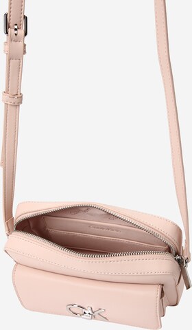 Calvin Klein Taška přes rameno – pink