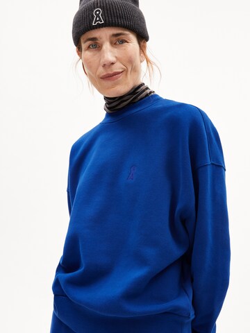 Sweat-shirt 'ALIZAA' ARMEDANGELS en bleu : devant