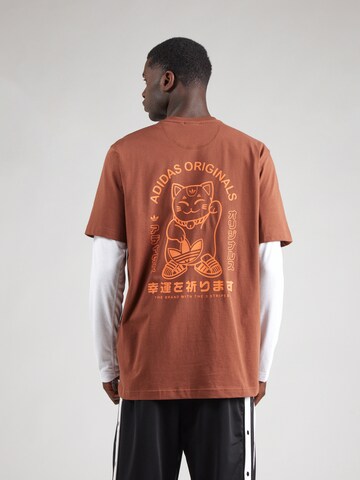ADIDAS ORIGINALS Paita 'JAPAN MASCOT' värissä ruskea: etupuoli