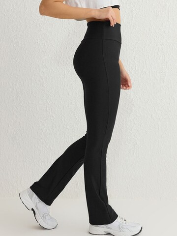Trendyol Slimfit Leggings in Schwarz: Vorderseite