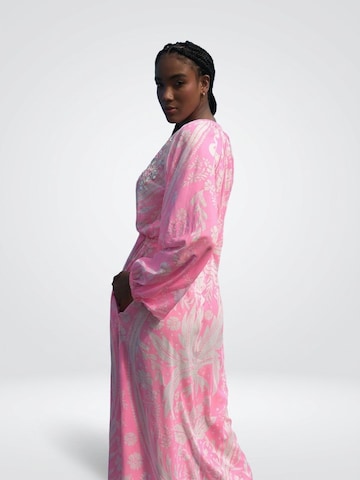 Robe 'Robe Longue Ursula' Miss June en rose : devant
