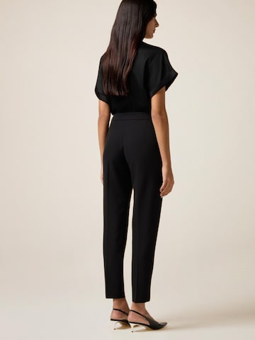 oltre Regular Trousers in Black
