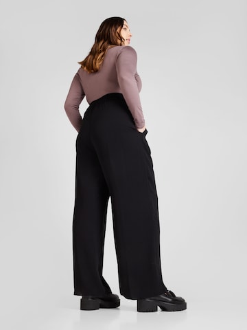 River Island Plus - Pierna ancha Pantalón plisado en negro