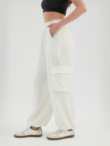 Hiccup Tapered Hose in Beige