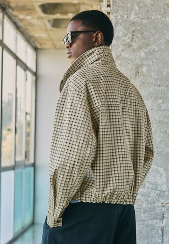 Veste mi-saison Bershka en beige