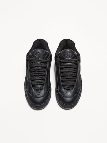Baskets basses Bershka en noir