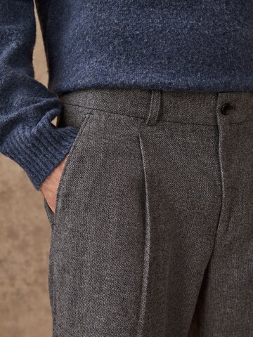 Next Tapered Hose in Grau