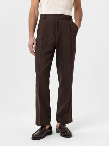 Antioch Regular Pleat-front trousers 'Kelton' in Brown: front