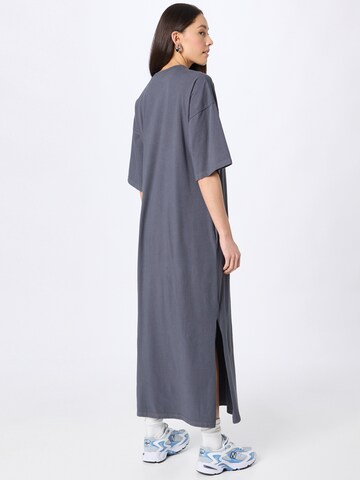 Robe 'Midaxi' Nasty Gal en gris